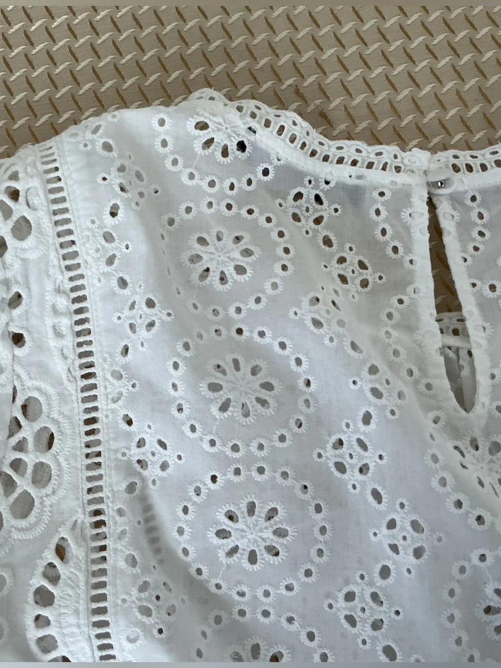 Banana Republic White 3/4 Sleeve Unlined Eyelet Cropped Top Sz L